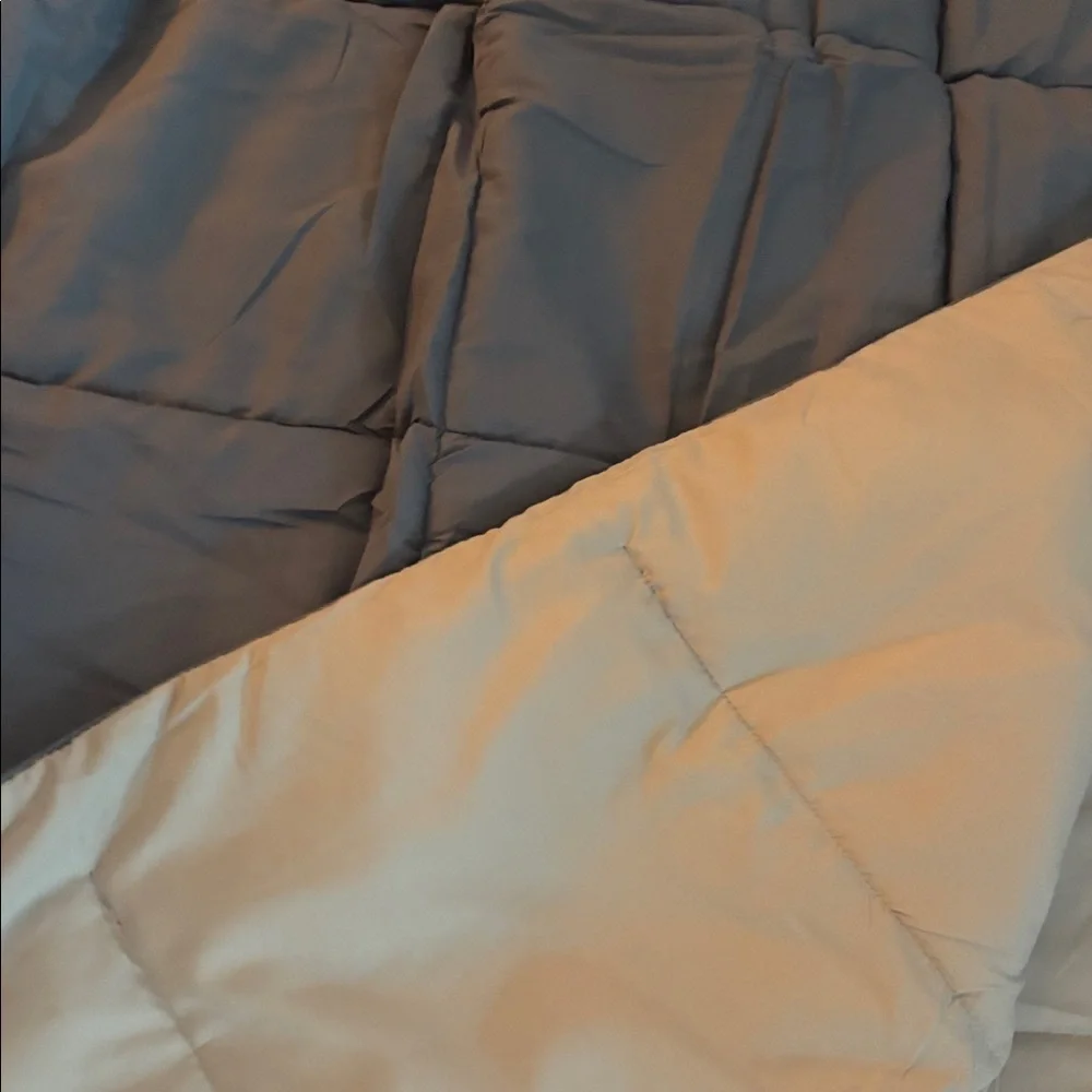 Comforter and pillow shams queen